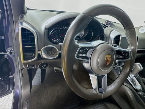 Used 2017 Porsche Cayenne S image 11