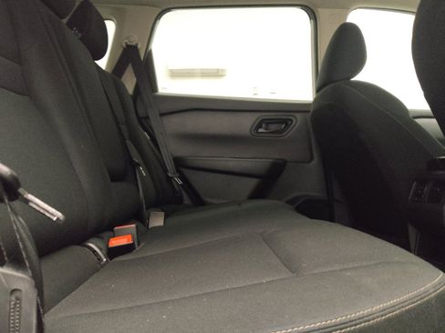 Used 2024 Nissan Rogue S FWD image 19