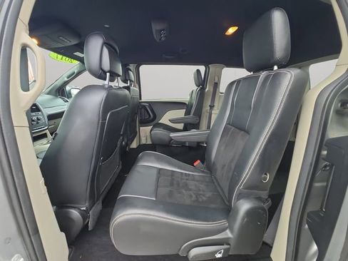 Used 2017 Dodge Grand Caravan SXT image 13
