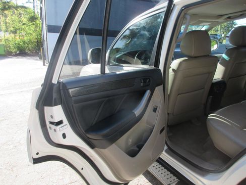 Used 2005 Toyota 4Runner Limited AWD/4WD image 14