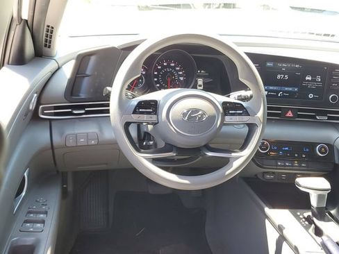 Used 2021 Hyundai Elantra SEL FWD image 11