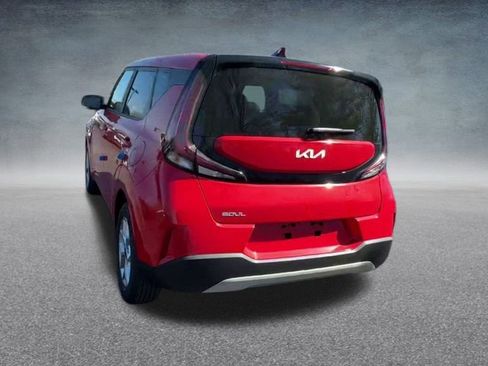 Used 2023 Kia Soul LX w/ LX Technology Package image 19