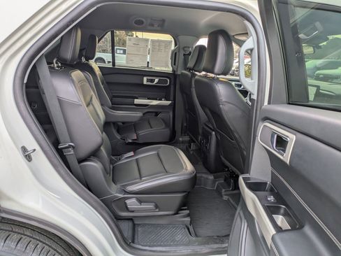 Certified 2022 Ford Explorer XLT w/ Equipment Group 202A image 37