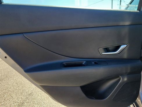 Used 2024 Hyundai Elantra SEL image 7