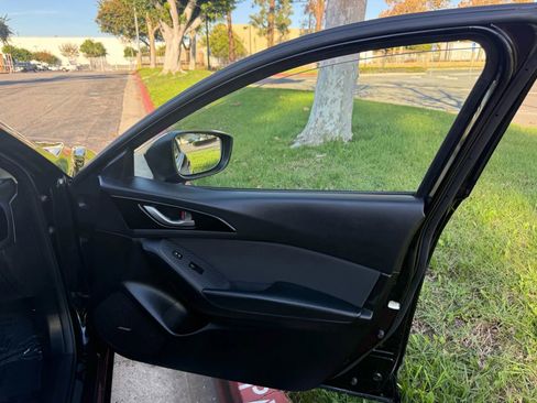 Used 2016 MAZDA MAZDA3 i Touring w/ Popular Equipment Package image 15