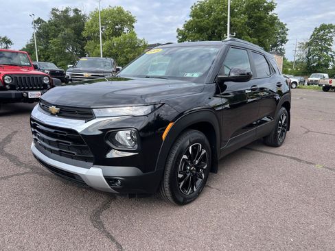 Used 2021 Chevrolet TrailBlazer LT w/ Convenience Package AWD/4WD image 3