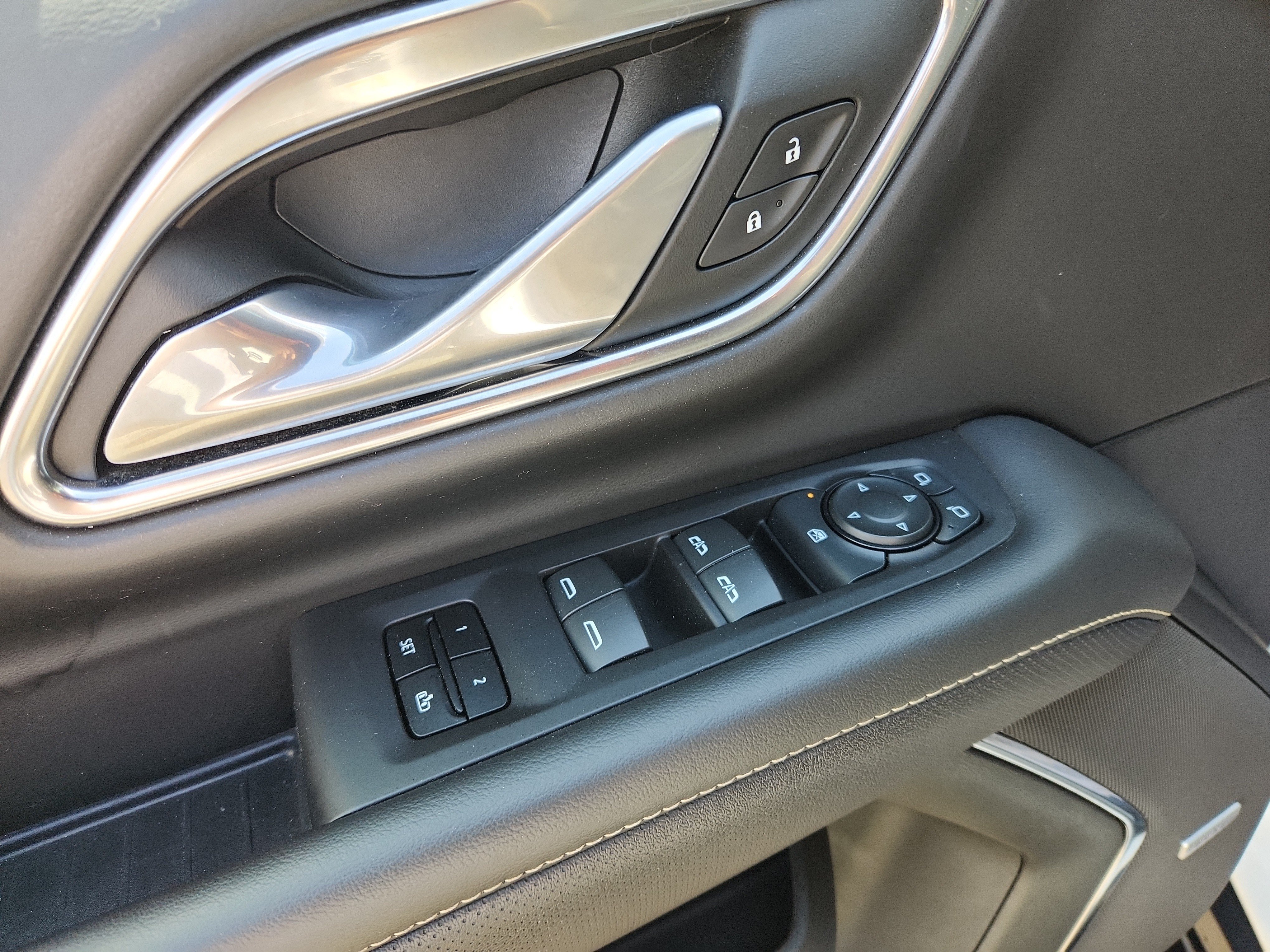Used 2024 GMC Yukon SLT AWD/4WD image 12