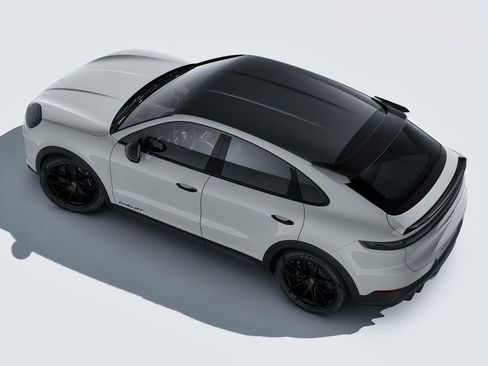 Certified 2025 Porsche Cayenne Turbo GT AWD/4WD image 4