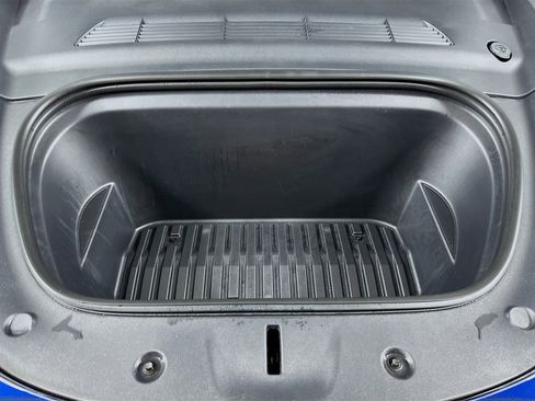 Used 2023 Tesla Model Y Long Range image 31