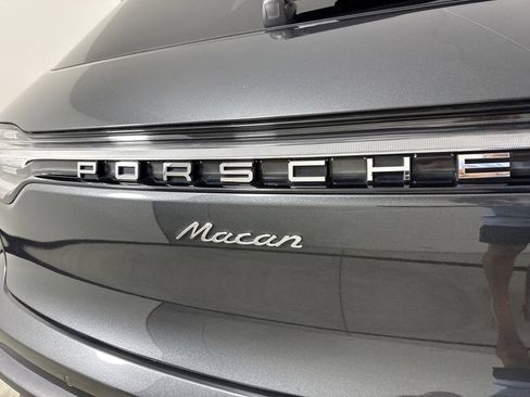 Certified 2024 Porsche Macan AWD/4WD image 19