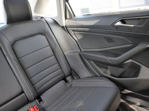 Certified 2024 Volkswagen Jetta SE image 14