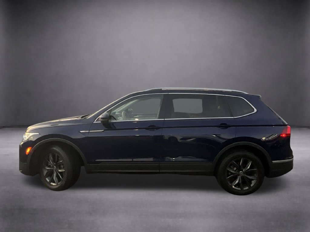 Used 2023 Volkswagen Tiguan SE w/ Panoramic Sunroof Package FWD image 6
