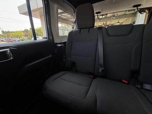 Used 2025 Jeep Wrangler Unlimited Sahara AWD/4WD image 39