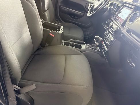 Used 2021 Jeep Wrangler Unlimited Sport AWD/4WD image 25