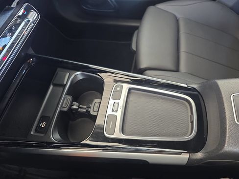Certified 2025 Mercedes-Benz GLB 250 image 25
