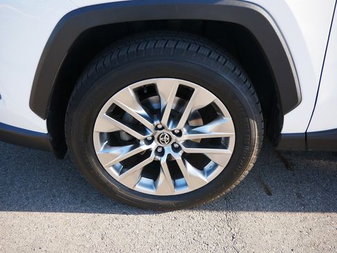 Used 2020 Toyota RAV4 XLE Premium image 11