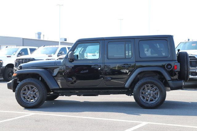 Used 2025 Jeep Wrangler Unlimited Sport AWD/4WD image 3