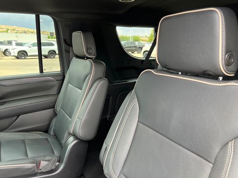 Used 2024 GMC Yukon XL SLT w/ SLT Luxury Package AWD/4WD image 21