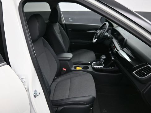 Certified 2024 Kia Seltos S image 24