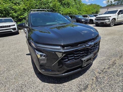 Used 2025 Chevrolet Trax RS w/ Sunroof Package FWD image 11