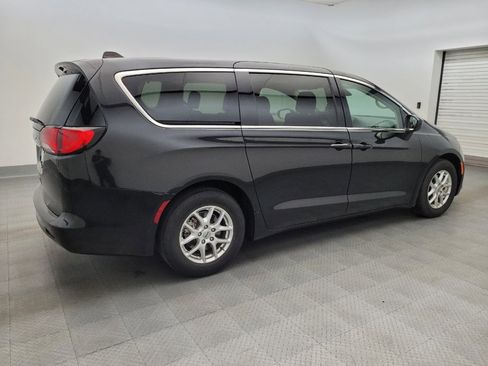 Used 2023 Chrysler Voyager LX FWD image 10
