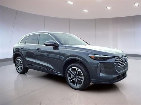 Used 2025 Audi Q5 Premium w/ Convenience Package image 1