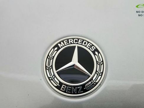 Used 2025 Mercedes-Benz GLC 300 4MATIC image 16