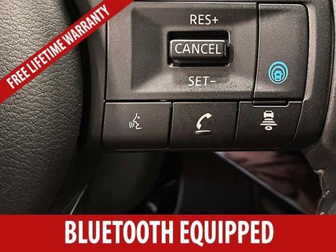 Used 2025 Nissan Pathfinder SV FWD image 11