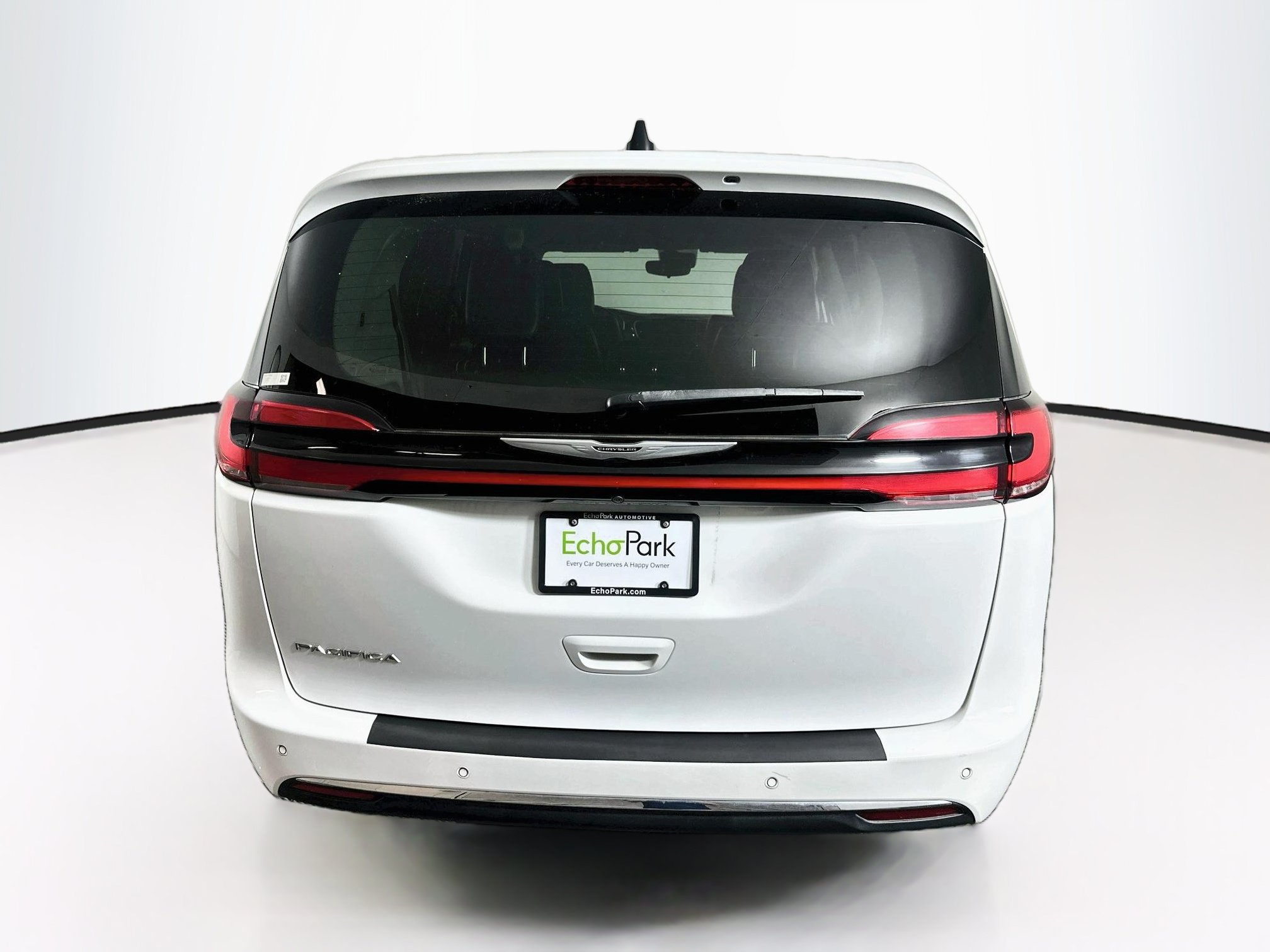 Used 2024 Chrysler Pacifica Touring-L FWD image 7