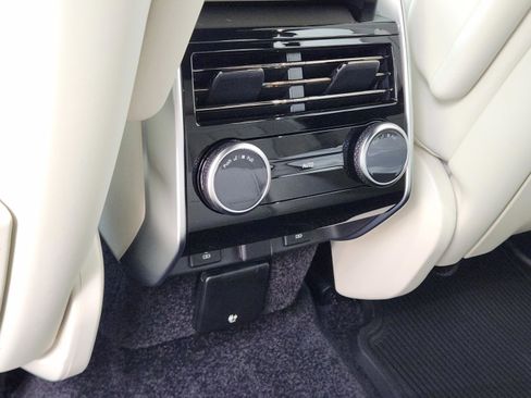 New 2026 Land Rover Range Rover Long Wheelbase SE image 32