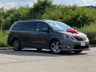 Used 2014 Toyota Sienna SE image 1