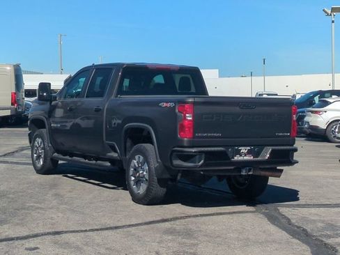 Used 2022 Chevrolet Silverado 2500 Custom w/ Custom Value Package AWD/4WD image 6