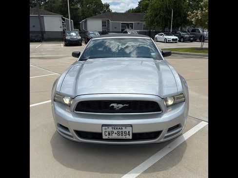 Used 2013 Ford Mustang Convertible RWD image 1