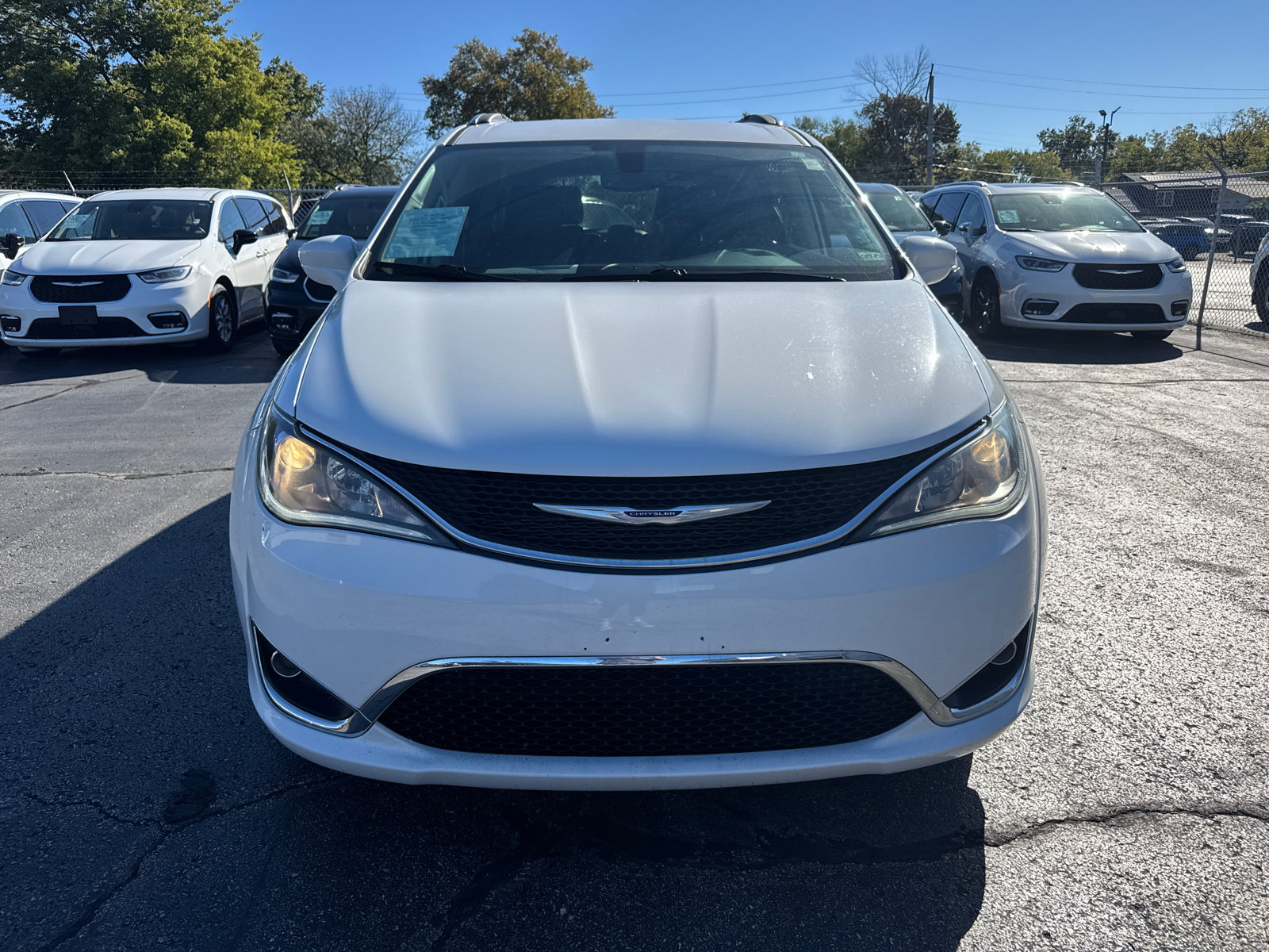 Used 2020 Chrysler Pacifica Touring-L Plus w/ Tire & Wheel Group FWD image 2
