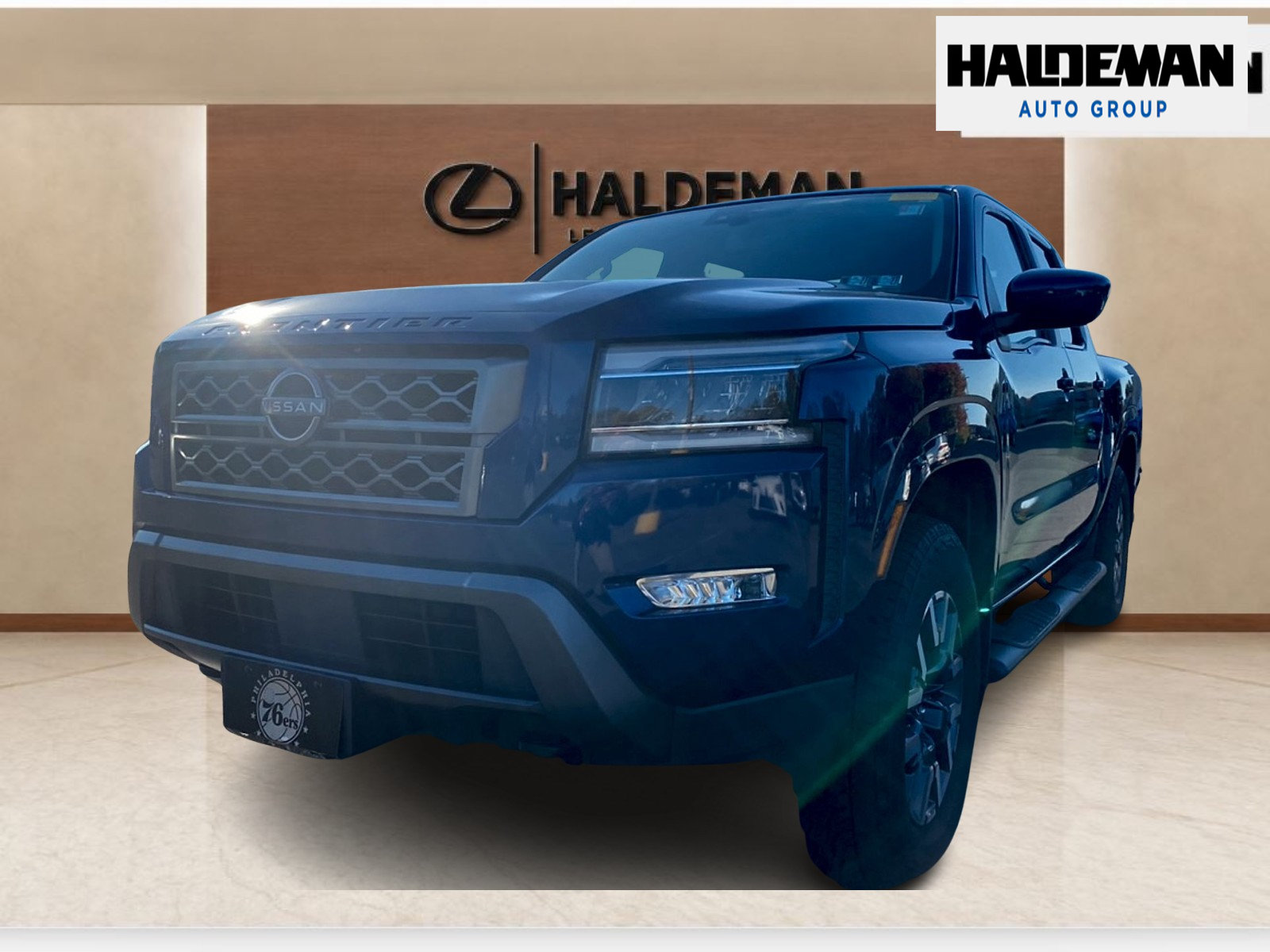Used 2022 Nissan Frontier SV w/ SV Premium Package AWD/4WD image 2