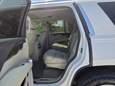 Used 2018 Cadillac Escalade Premium Luxury AWD/4WD image 16