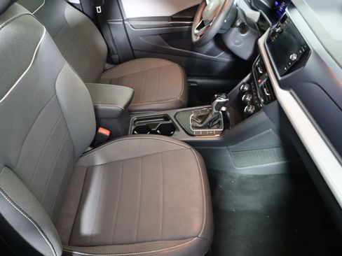 Used 2024 Volkswagen Taos SE image 58