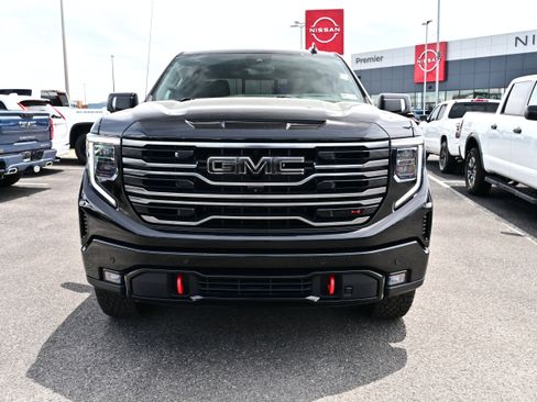 Used 2025 GMC Sierra 1500 AT4 w/ AT4 Premium Package AWD/4WD image 3