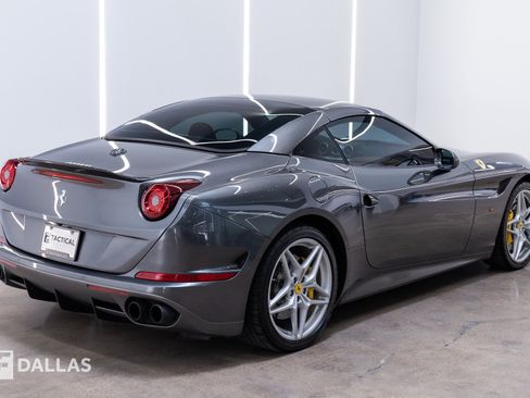 Used 2017 Ferrari California T RWD image 19