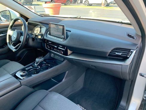 Used 2022 Nissan Rogue SV image 27