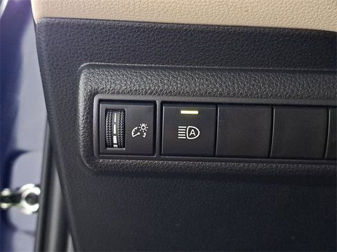 Used 2025 Toyota Corolla LE image 23
