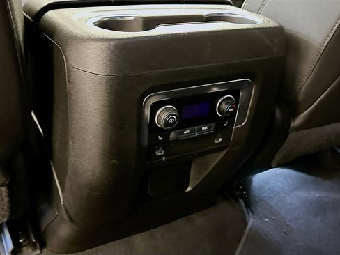 Used 2023 Chevrolet Suburban Premier image 28