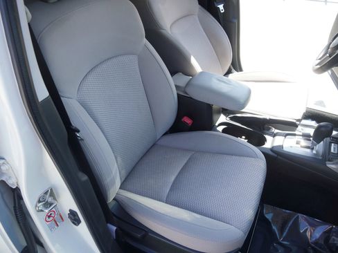 Used 2017 Subaru Forester 2.5i Premium w/ All-Weather Package image 14