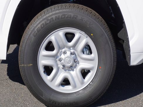 New 2026 Toyota Tundra SR image 7