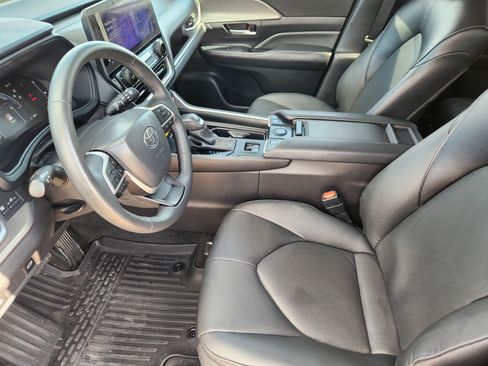 Used 2025 Toyota Grand Highlander AWD Hybrid image 14