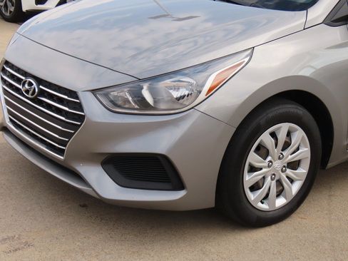 Used 2022 Hyundai Accent SE image 2