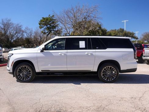 Certified 2025 Cadillac Escalade ESV Sport Platinum image 2