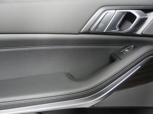 Used 2025 BMW X5 xDrive50e image 16