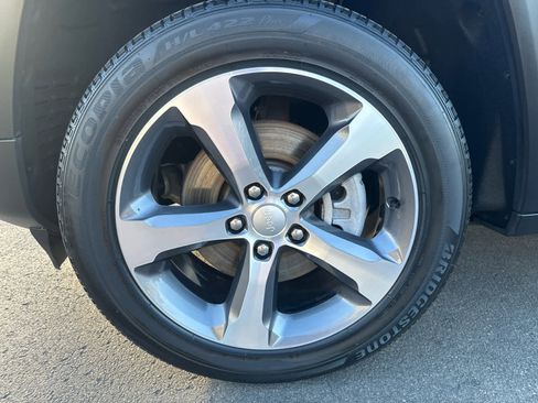 Used 2023 Jeep Grand Cherokee L Limited w/ Trailer Tow Group (B) image 9