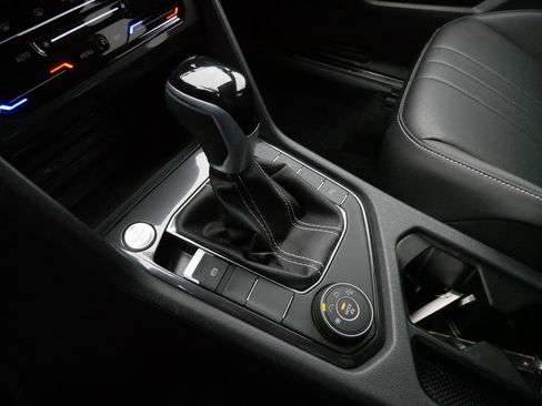 Certified 2024 Volkswagen Tiguan SE R-Line image 24